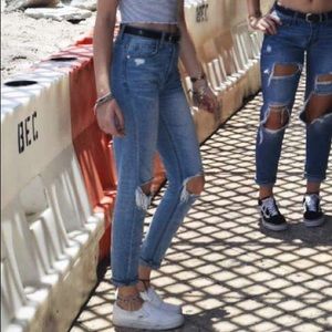 AMERICAN EAGLE MOM JEANS